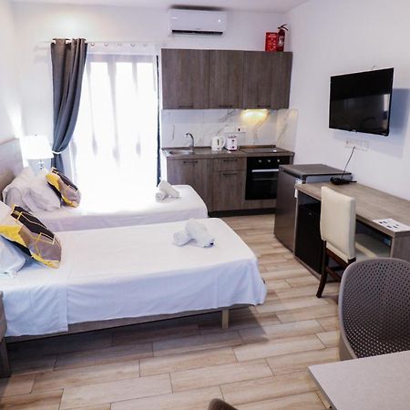 Napoli Suites Studios Aparthotel San Ġiljan Kültér fotó