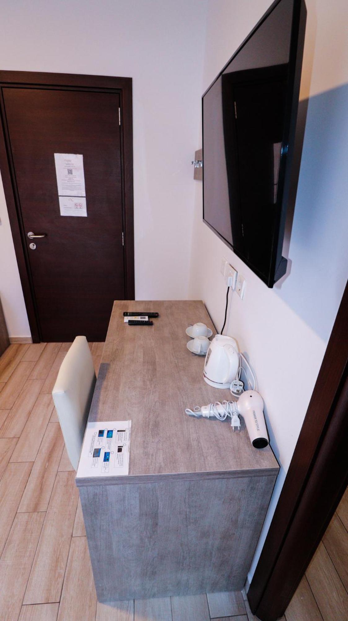 Napoli Suites Studios Aparthotel San Ġiljan Kültér fotó