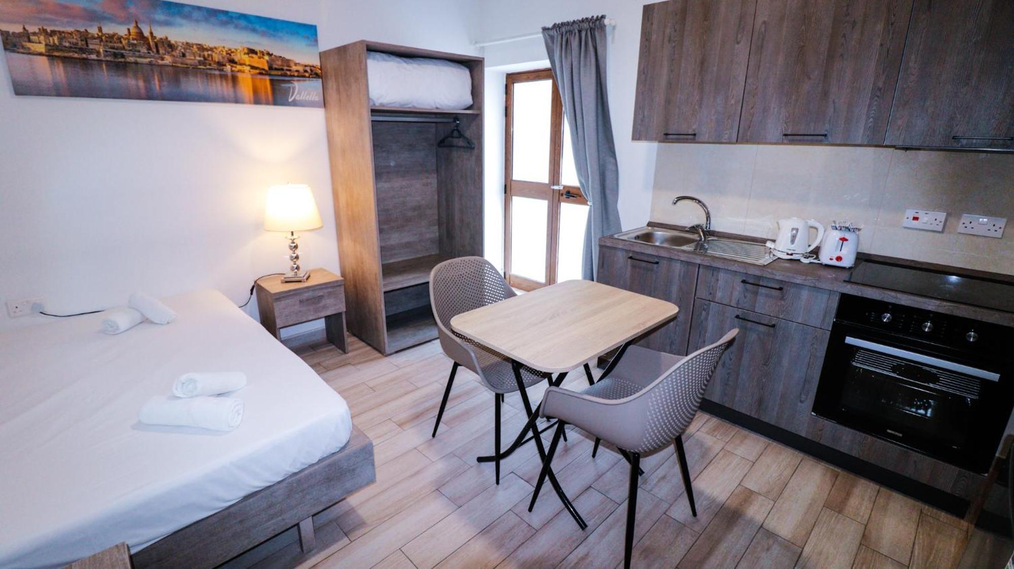 Napoli Suites Studios Aparthotel San Ġiljan Kültér fotó