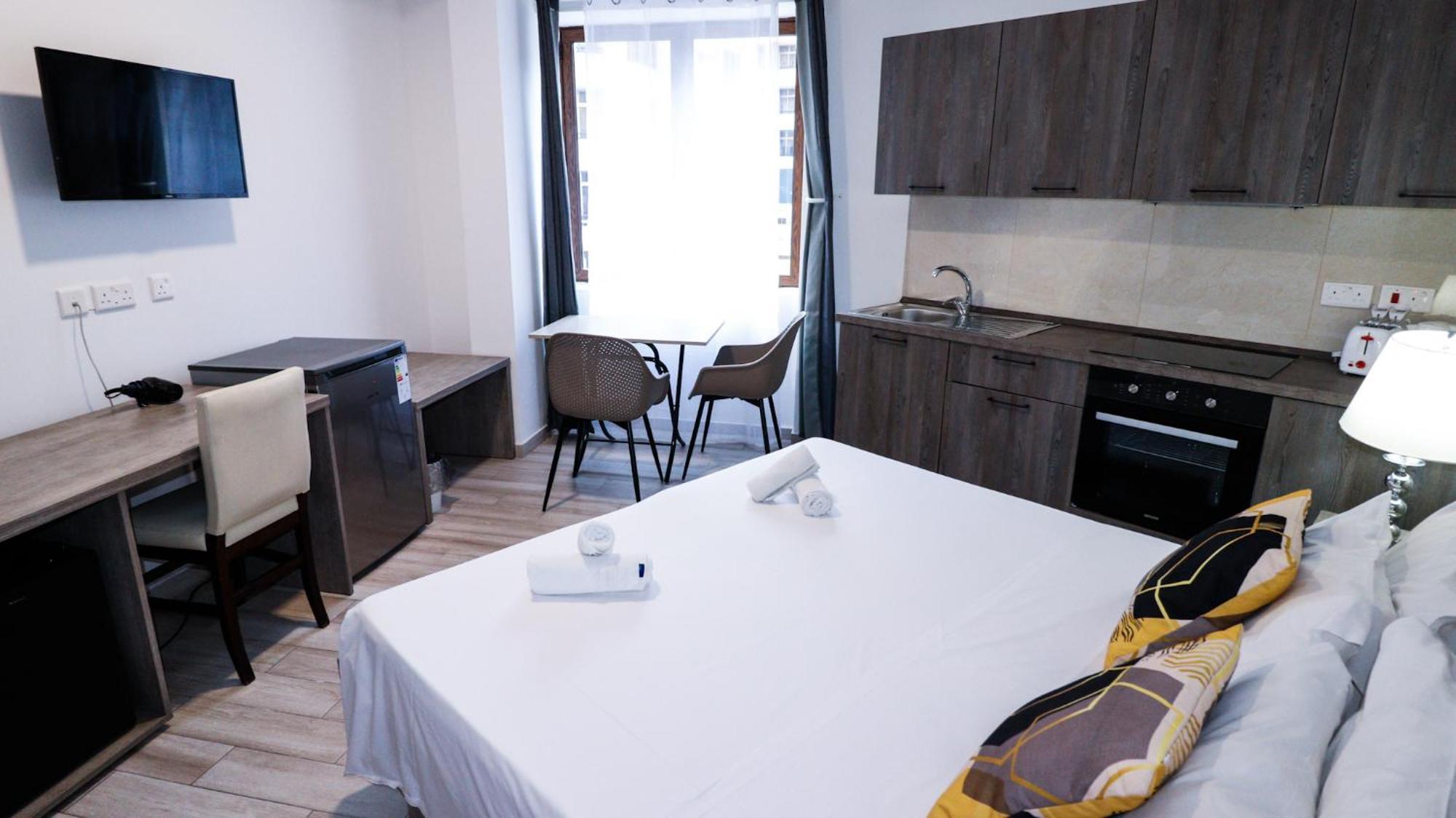 Napoli Suites Studios Aparthotel San Ġiljan Kültér fotó