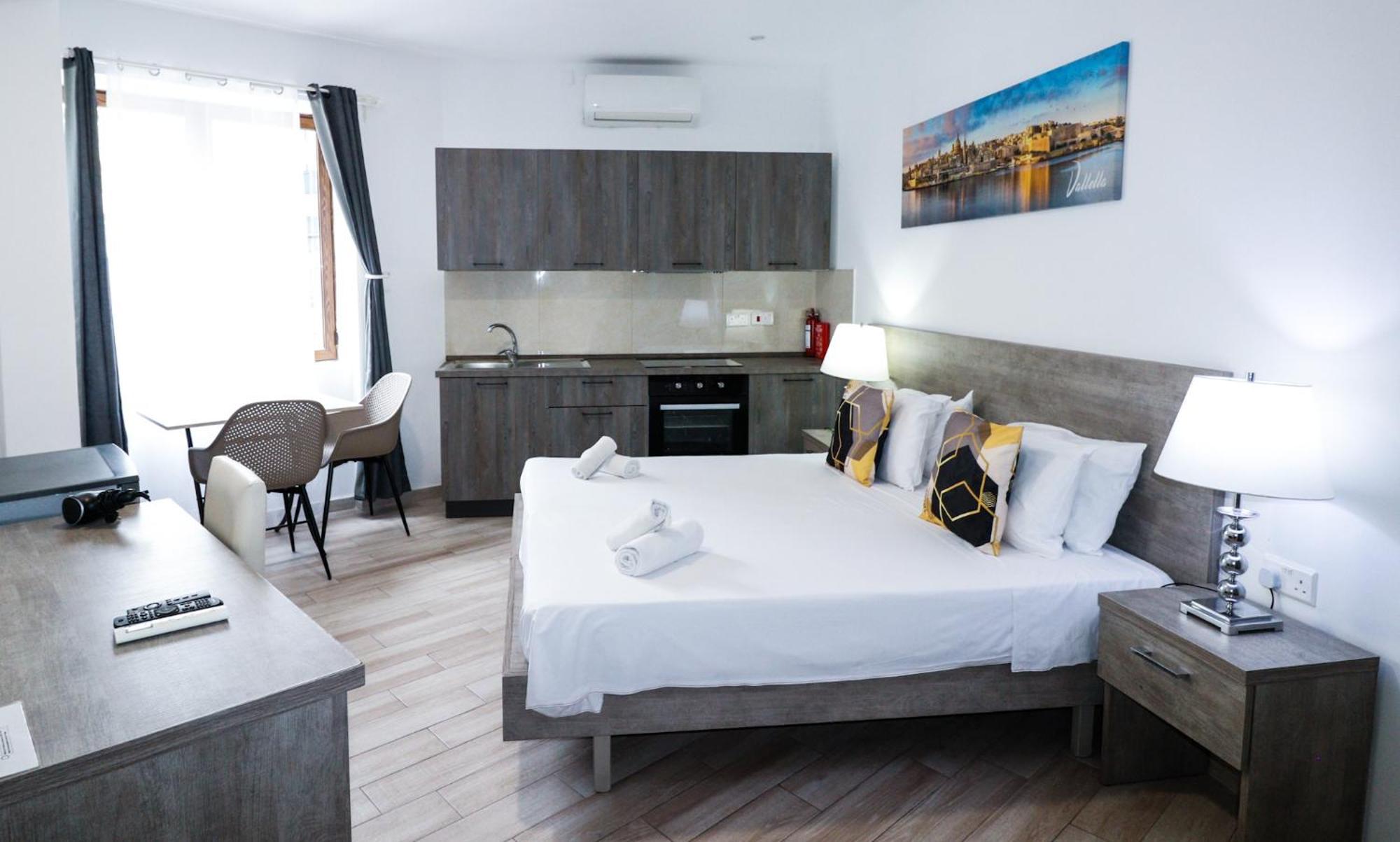 Napoli Suites Studios Aparthotel San Ġiljan Kültér fotó