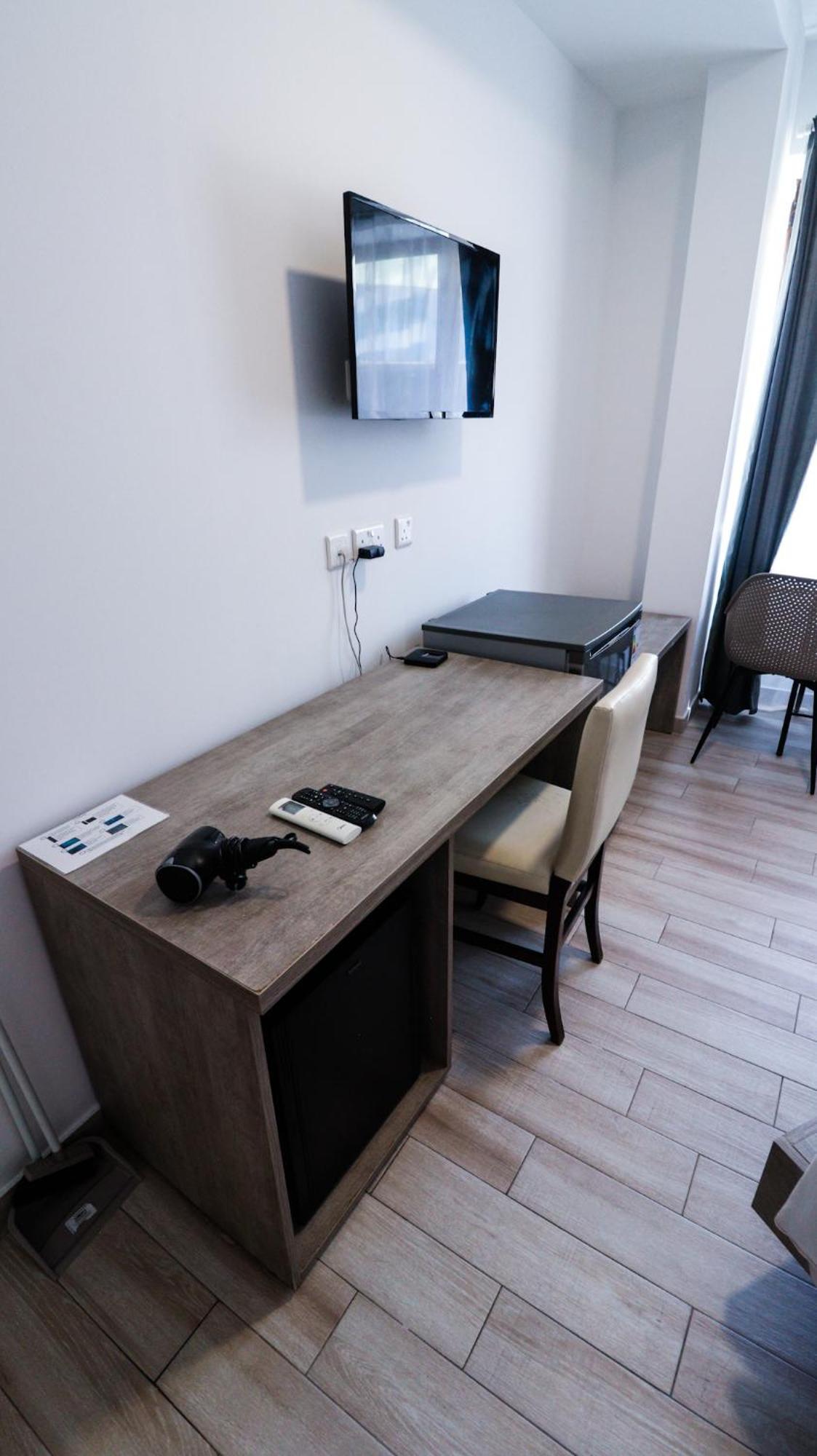 Napoli Suites Studios Aparthotel San Ġiljan Kültér fotó