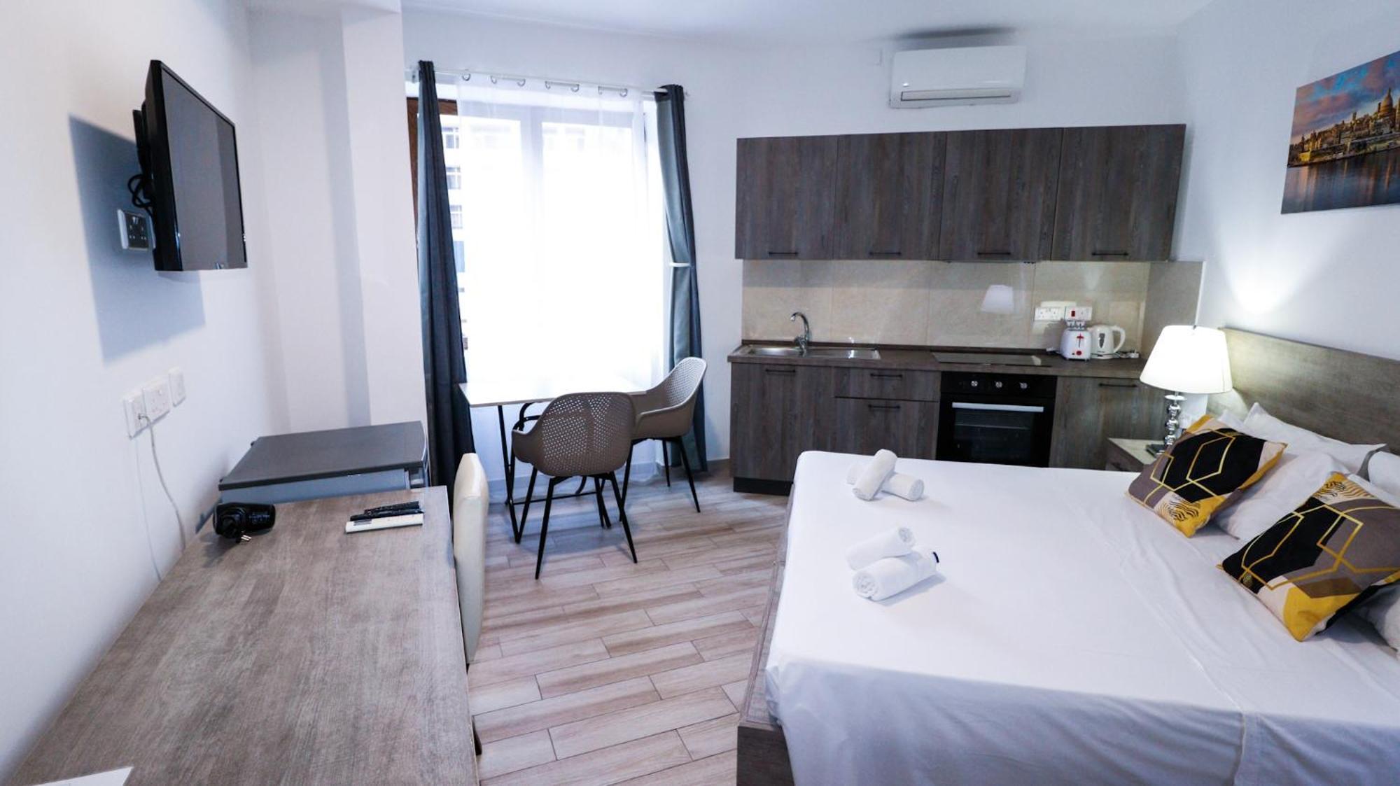 Napoli Suites Studios Aparthotel San Ġiljan Kültér fotó
