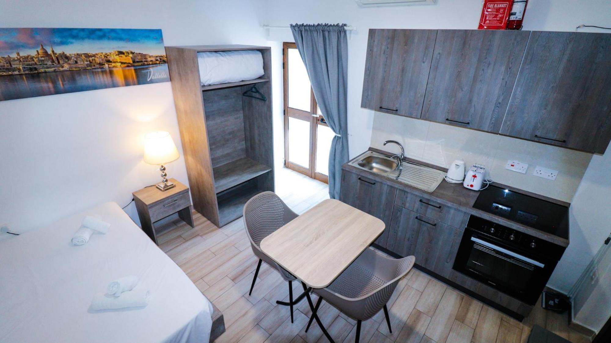 Napoli Suites Studios Aparthotel San Ġiljan Kültér fotó
