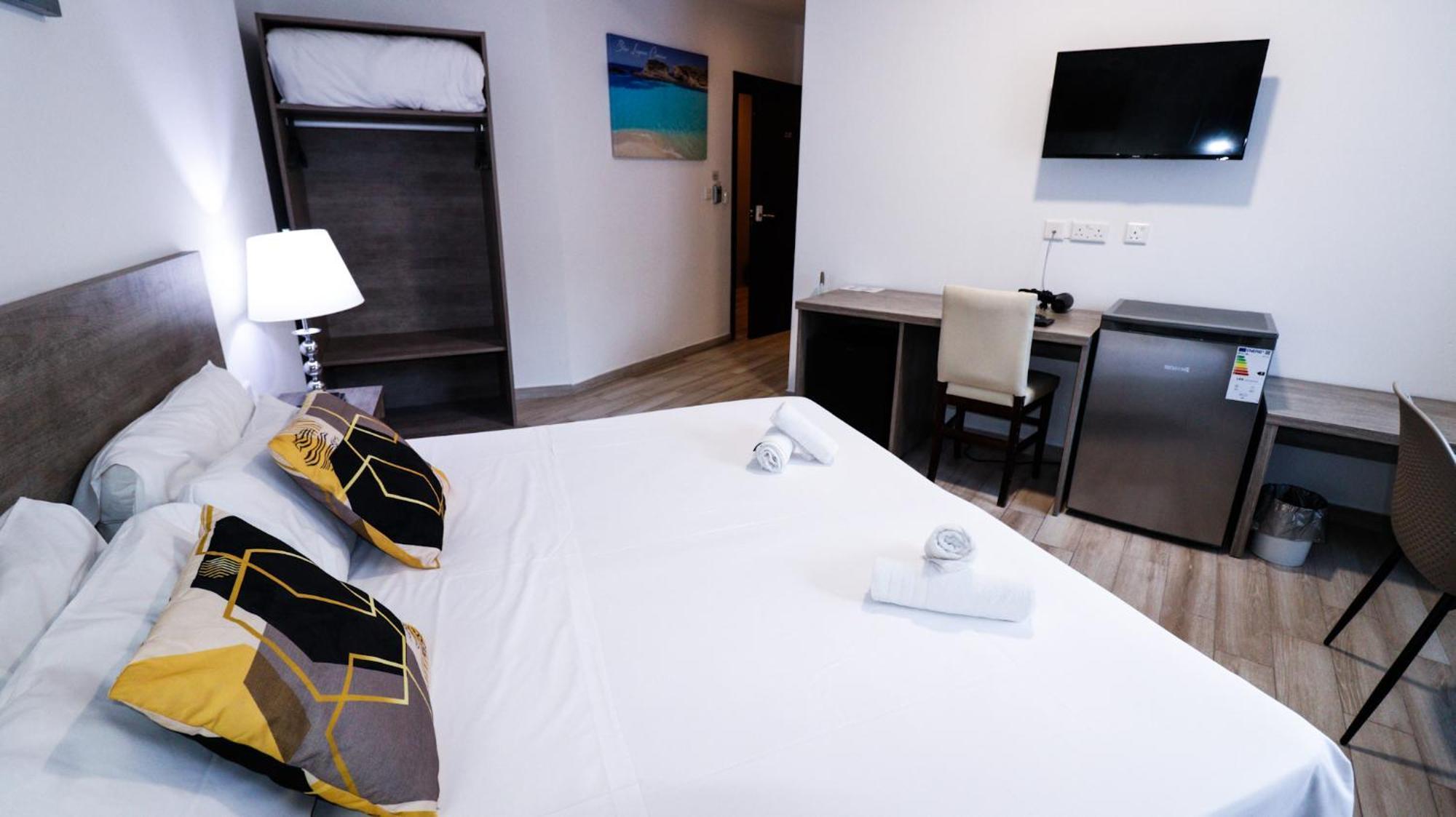 Napoli Suites Studios Aparthotel San Ġiljan Kültér fotó