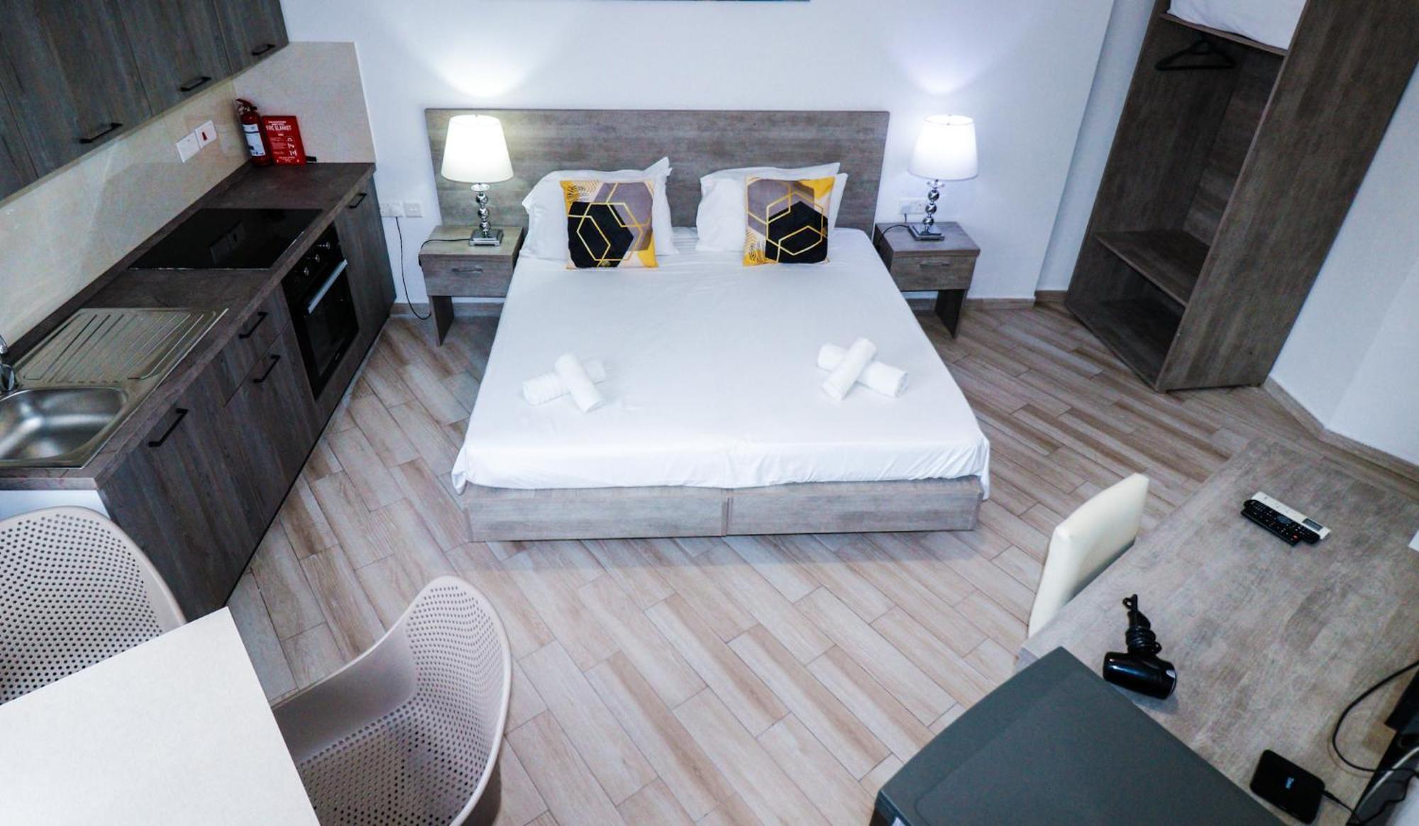 Napoli Suites Studios Aparthotel San Ġiljan Kültér fotó