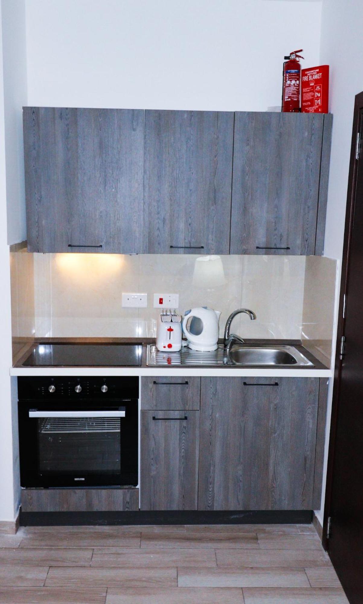 Napoli Suites Studios Aparthotel San Ġiljan Kültér fotó