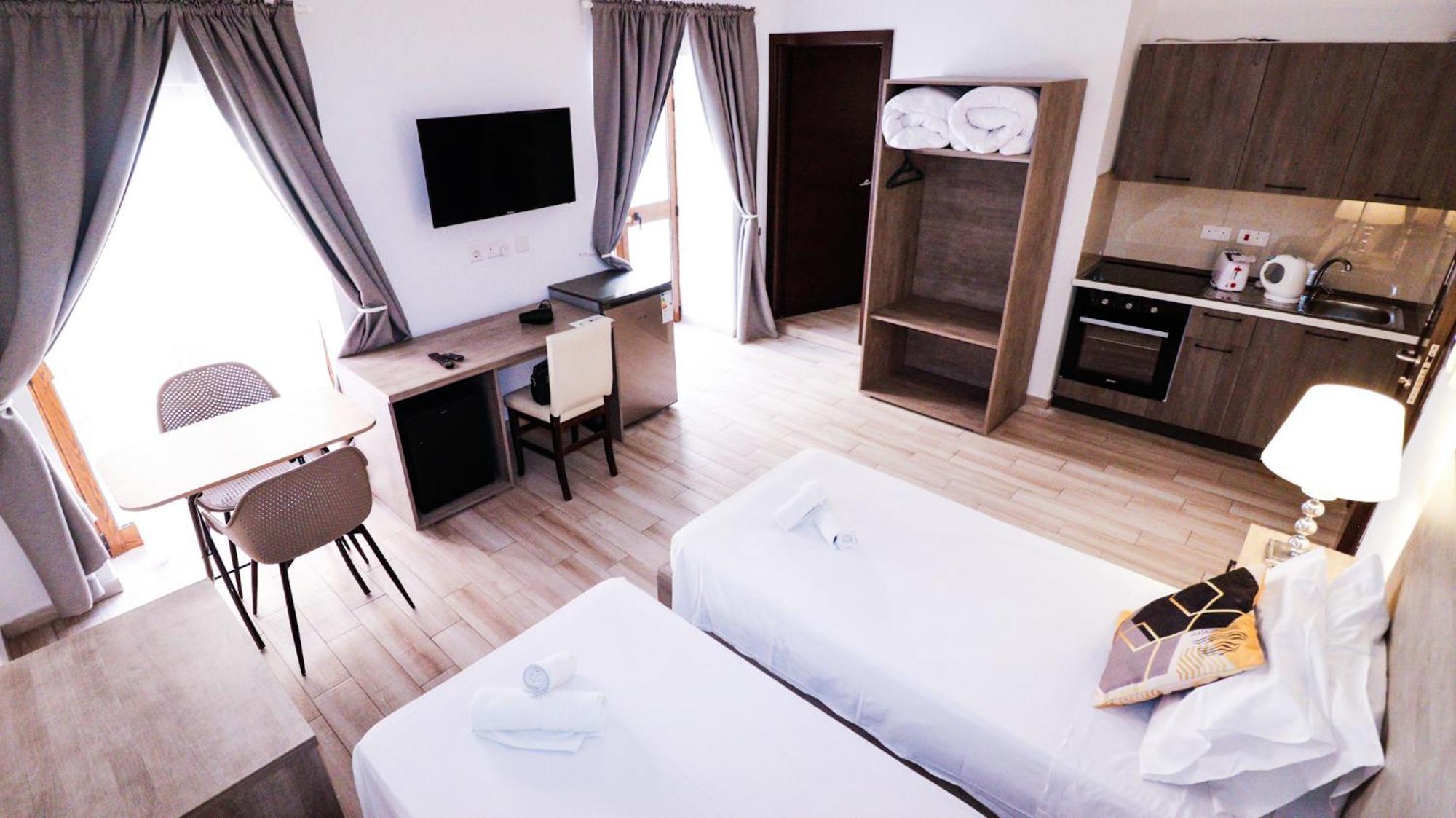 Napoli Suites Studios Aparthotel San Ġiljan Kültér fotó