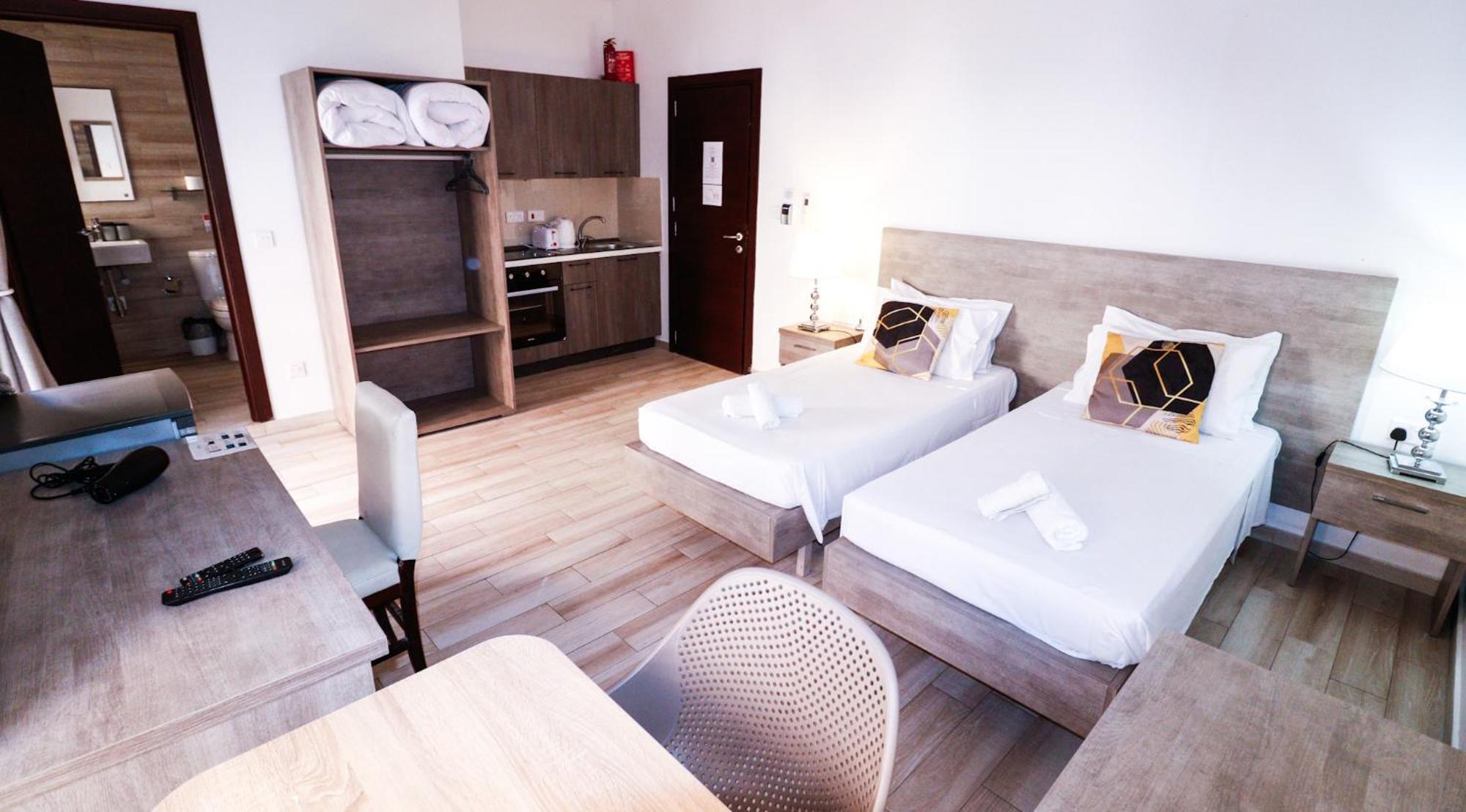 Napoli Suites Studios Aparthotel San Ġiljan Kültér fotó