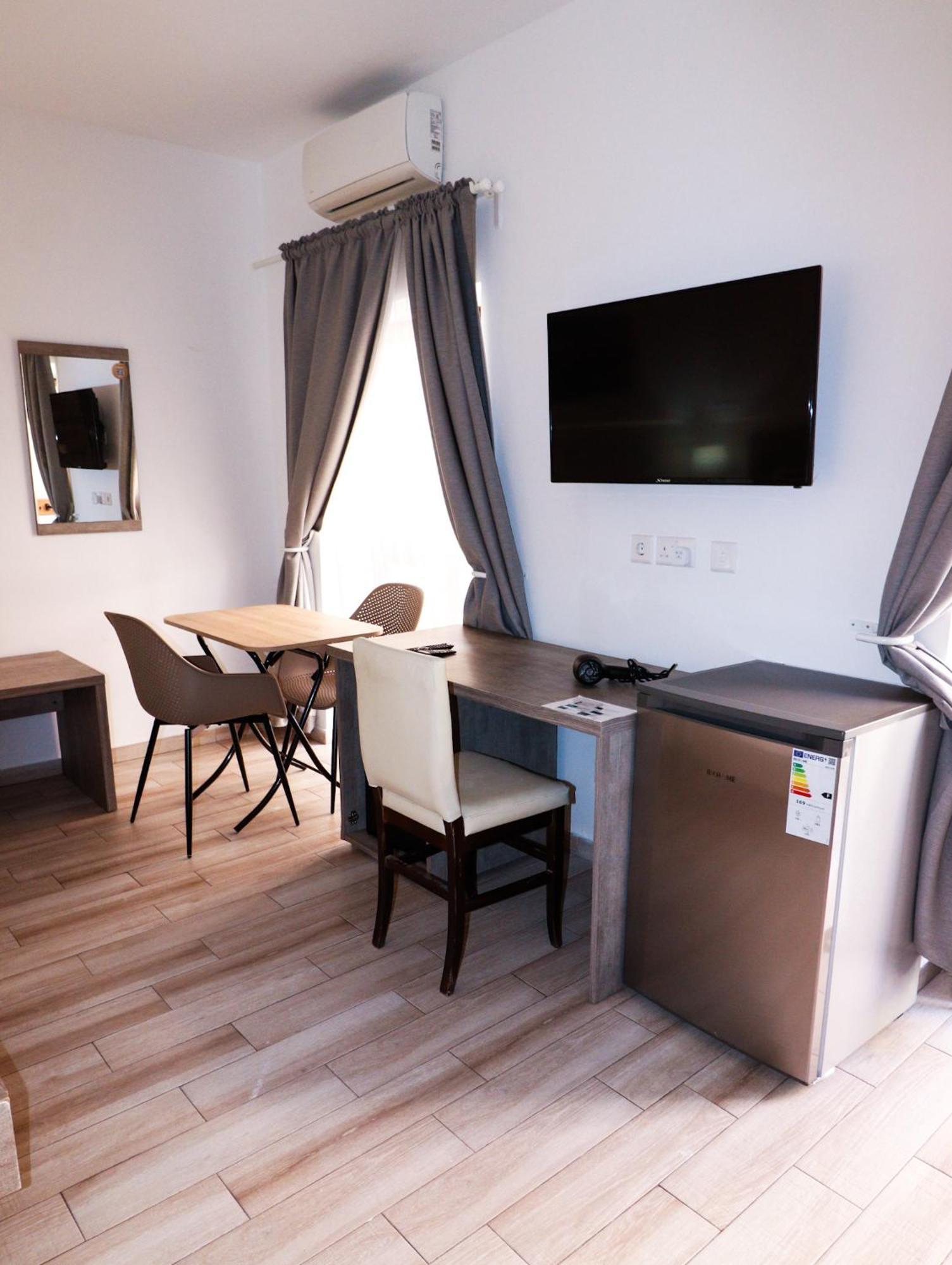 Napoli Suites Studios Aparthotel San Ġiljan Kültér fotó