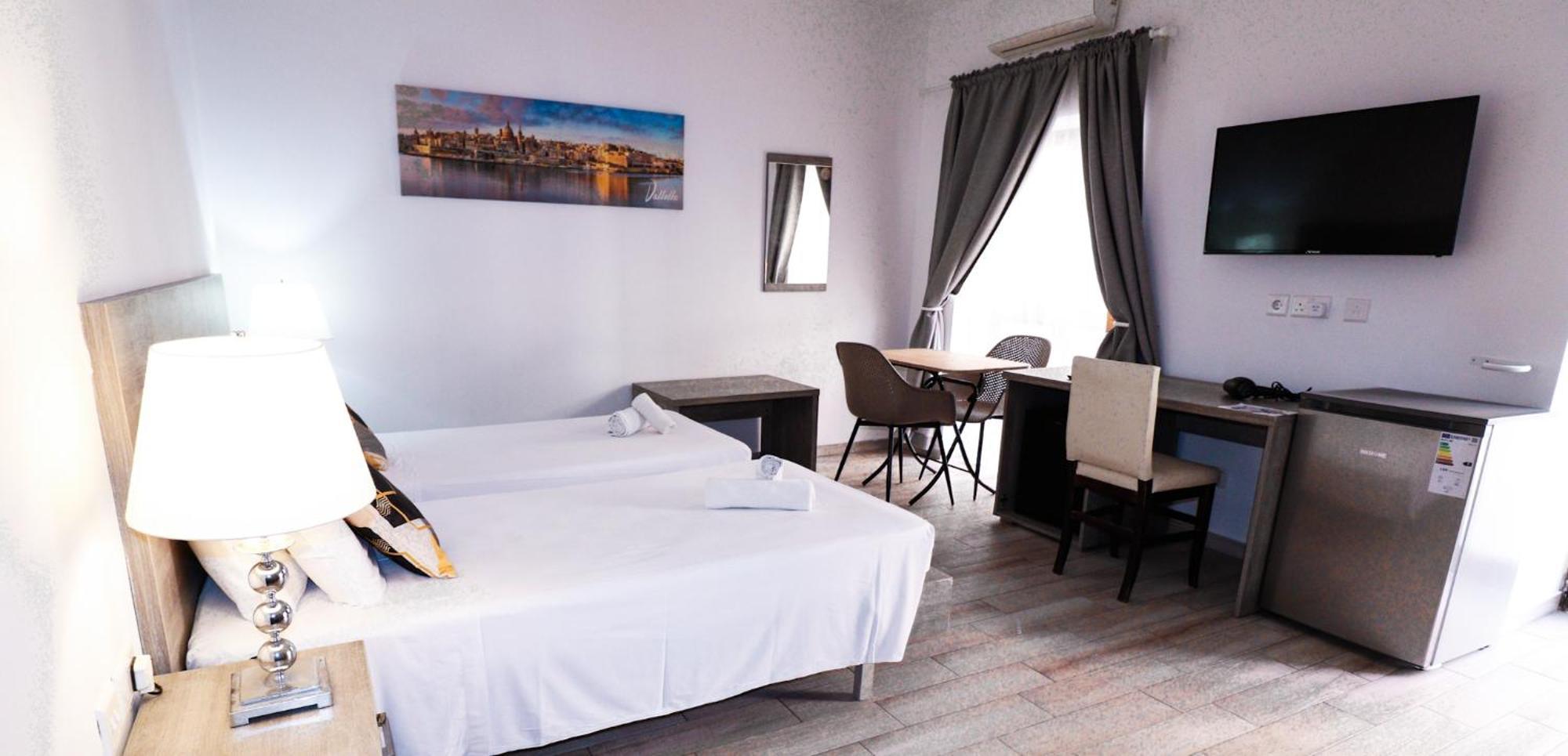 Napoli Suites Studios Aparthotel San Ġiljan Kültér fotó