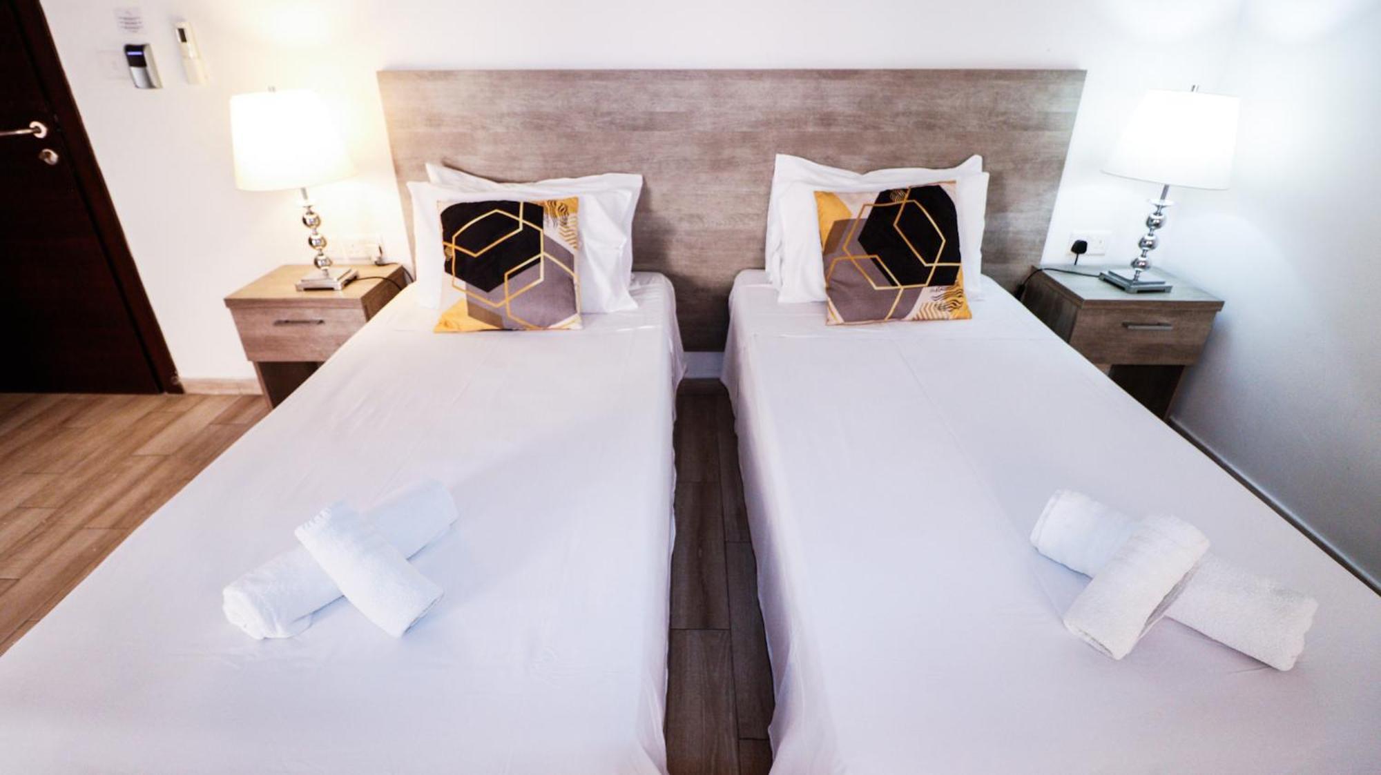 Napoli Suites Studios Aparthotel San Ġiljan Kültér fotó
