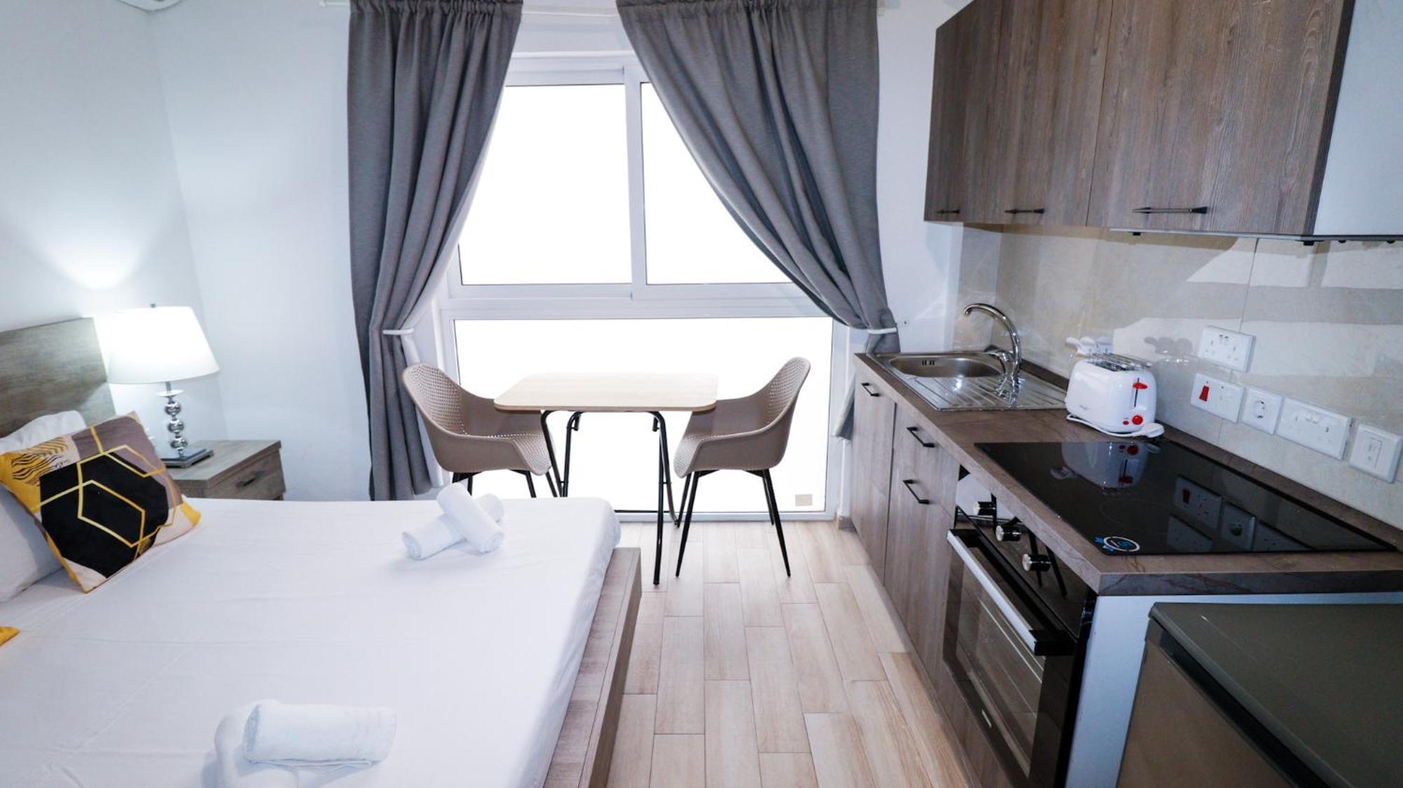 Napoli Suites Studios Aparthotel San Ġiljan Kültér fotó