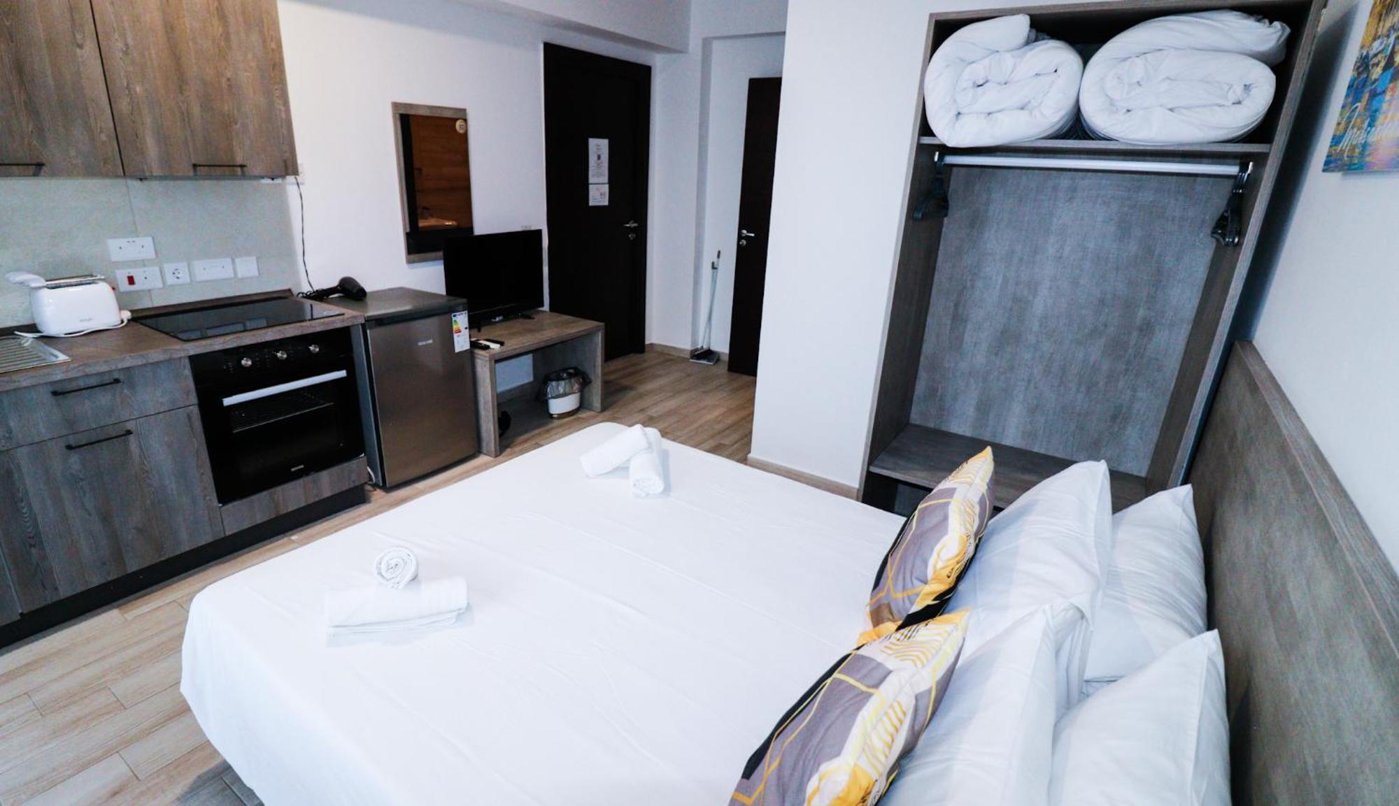 Napoli Suites Studios Aparthotel San Ġiljan Kültér fotó