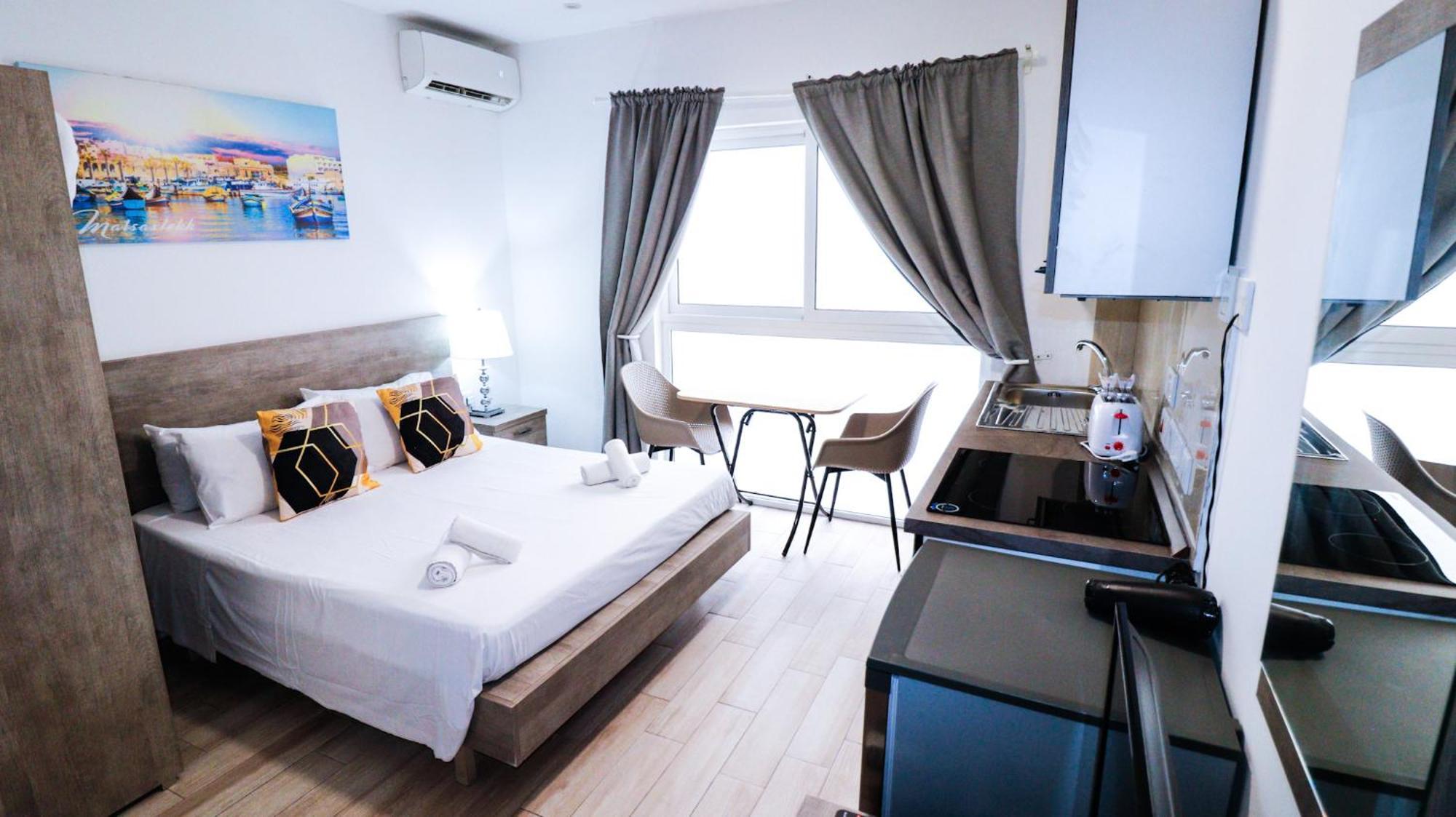 Napoli Suites Studios Aparthotel San Ġiljan Kültér fotó