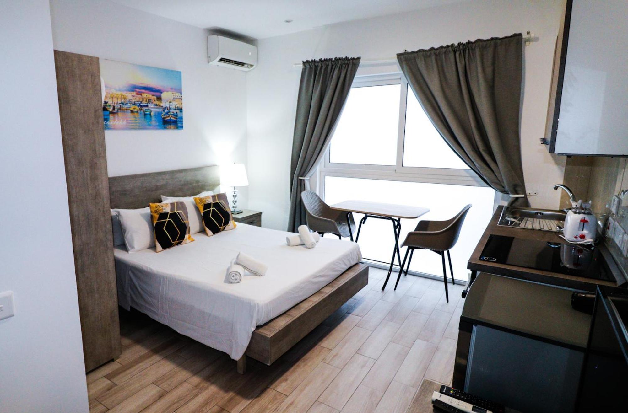 Napoli Suites Studios Aparthotel San Ġiljan Kültér fotó