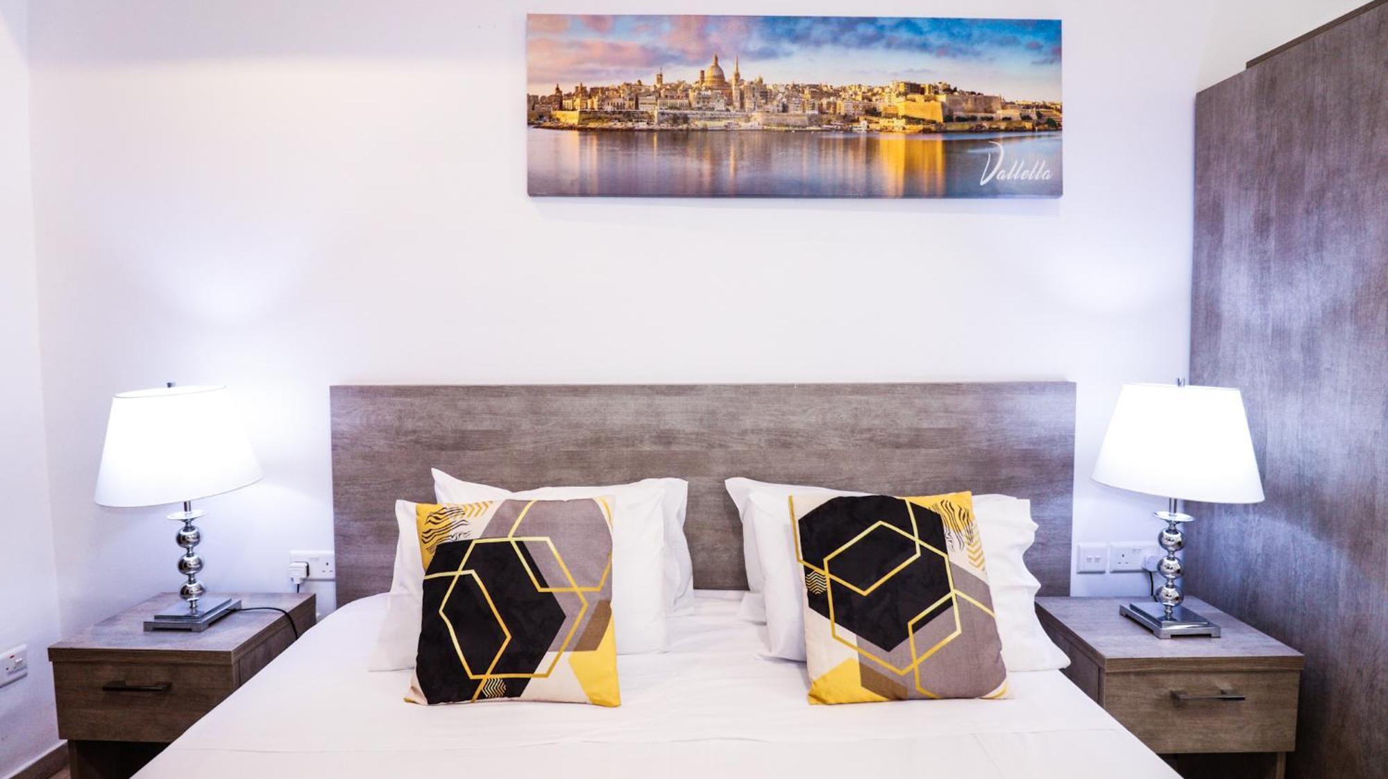 Napoli Suites Studios Aparthotel San Ġiljan Kültér fotó