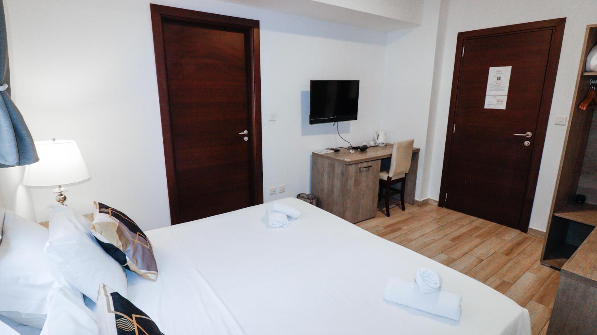 Napoli Suites Studios Aparthotel San Ġiljan Kültér fotó