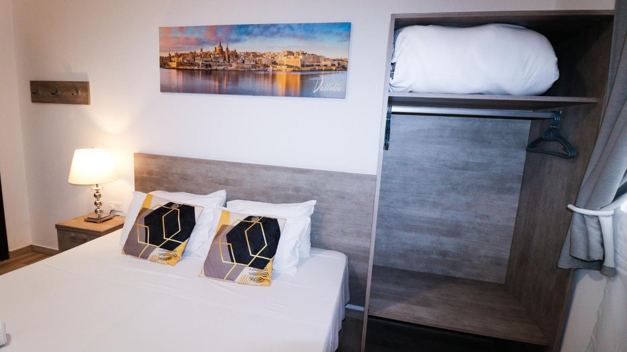 Napoli Suites Studios Aparthotel San Ġiljan Kültér fotó