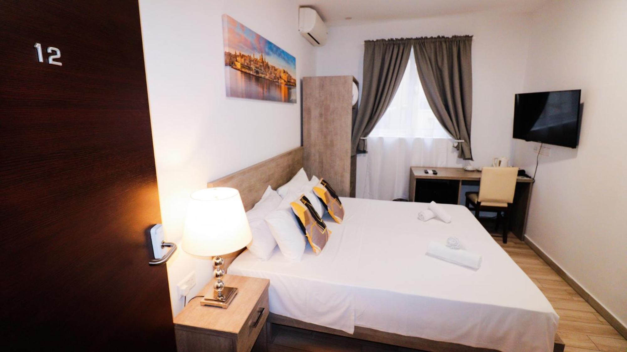Napoli Suites Studios Aparthotel San Ġiljan Kültér fotó